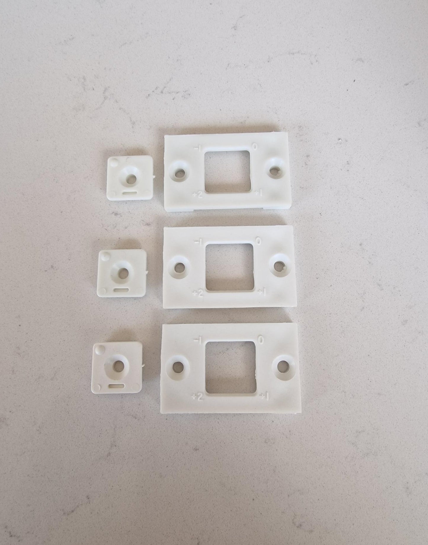 35mm Female Hinge Plates and Adjusters - Set of 3 - White