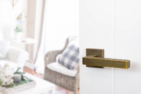 Senza Pari Pianni Lever - Weathered Antique Bronze