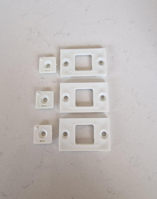 35mm Female Hinge Plates and Adjusters - Set of 3 - White