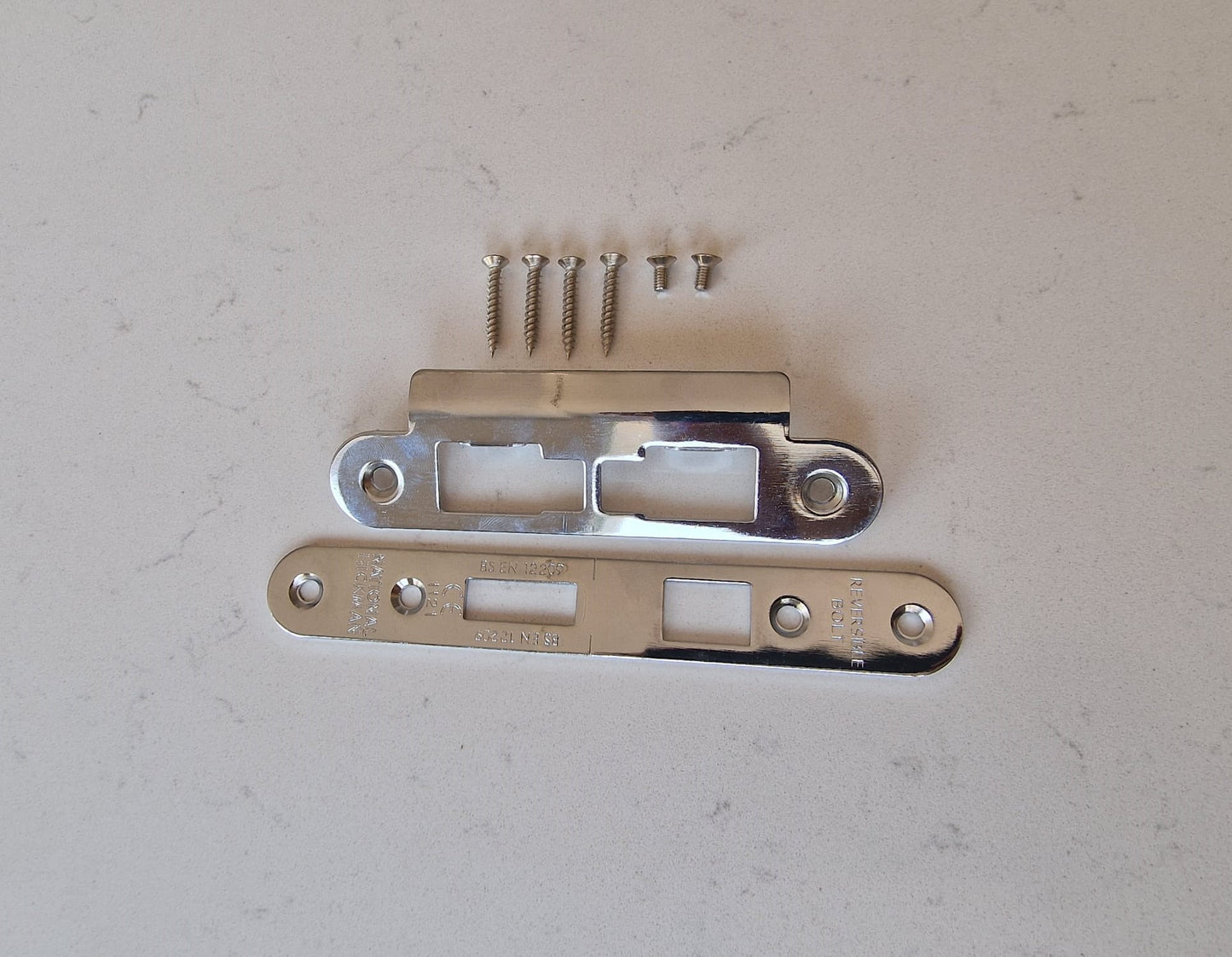 BATHROOM LATCH KEEP SET (CHROME)